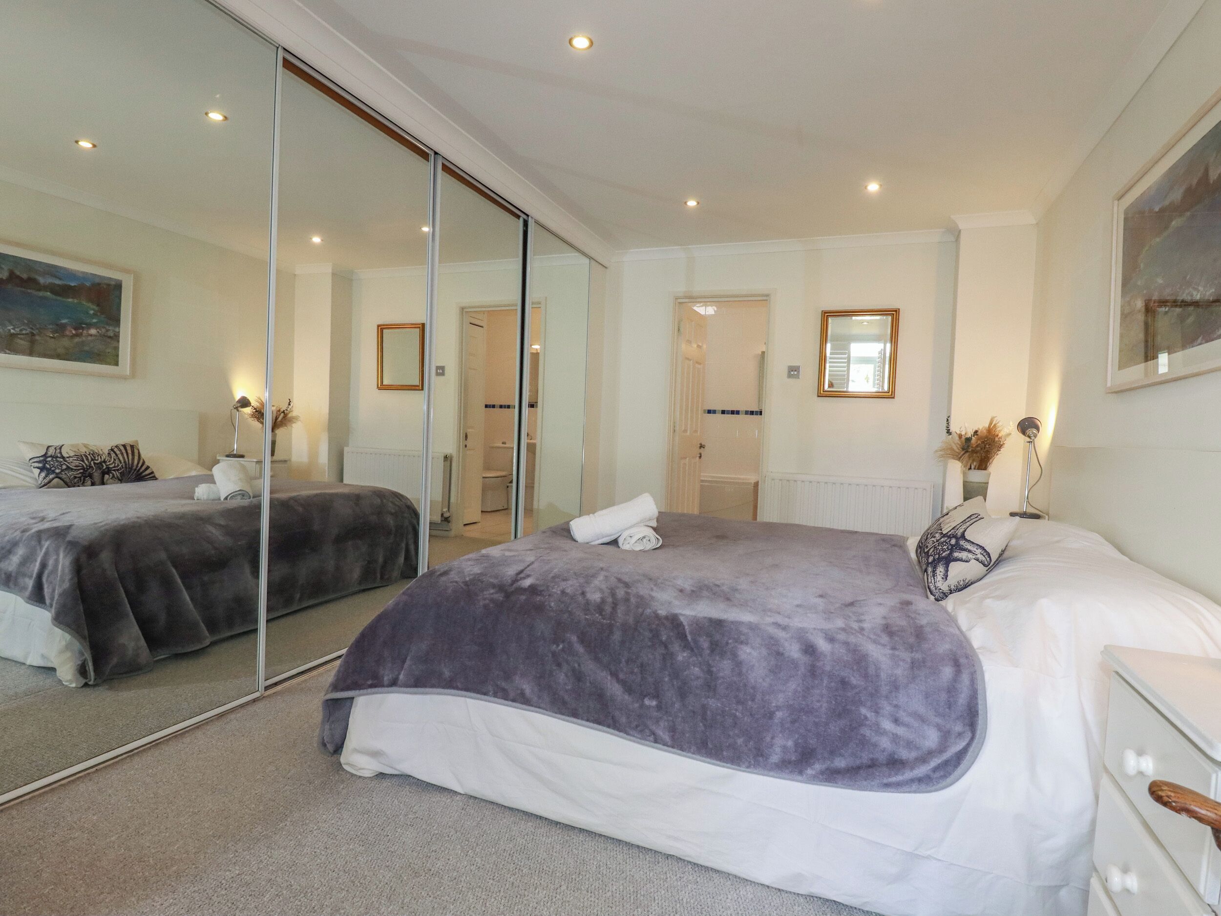 3 bedrooms, individually decorated, individually furnished, free WiFi