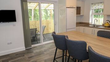 Electric kettle, cookware/dishes/utensils