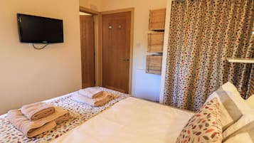 2 makuuhuonetta, yksilöllisesti sisustettu, yksilöllisesti kalustettu