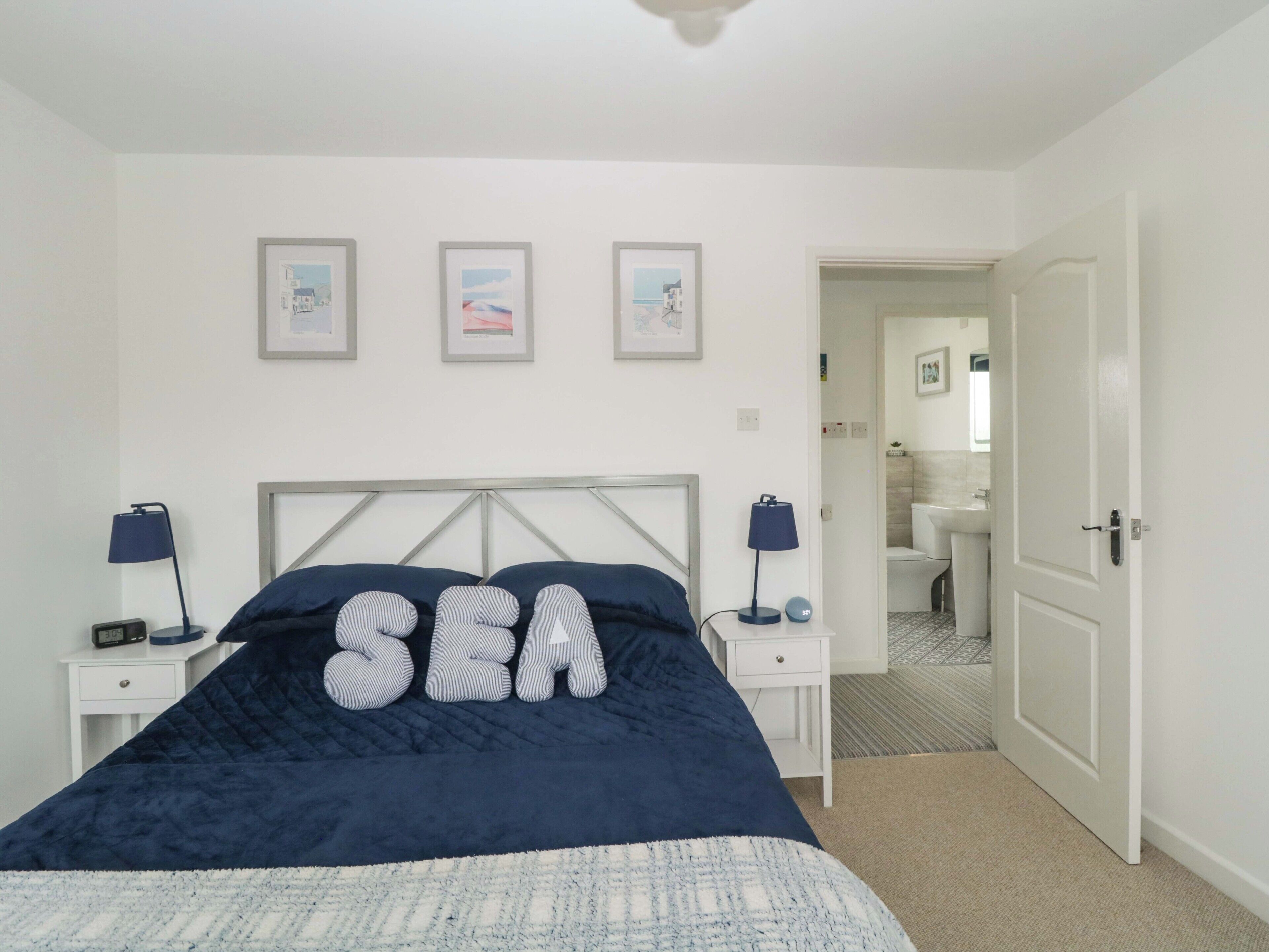 4 bedrooms, individually decorated, individually furnished, free WiFi