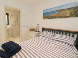 4 quartos, individualmente decorados, individualmente mobiliados