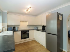 Fridge, dishwasher, electric kettle, toaster - Croyde Pebbles (Braunton)