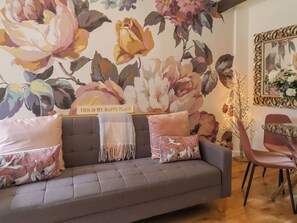 Living area - The Snug on the Cobbles (Keighley)