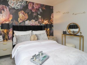 1 bedroom, individually decorated, individually furnished, free WiFi - The Snug on the Cobbles (Keighley)