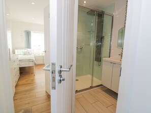 Shower - The Gables (Tywyn)