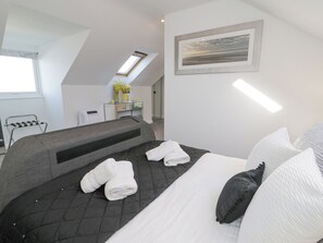 4 bedrooms, individually decorated, individually furnished, free WiFi