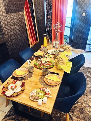 Daily local cuisine breakfast for a fee - Apartamenty By Bogunia (Bielsko-Biala)