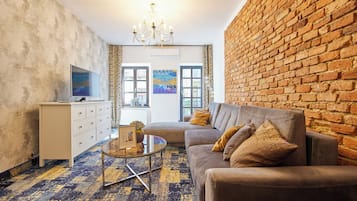 Comfort Studio Suite, City View | 1 bedroom, blackout drapes, iron/ironing board, free WiFi