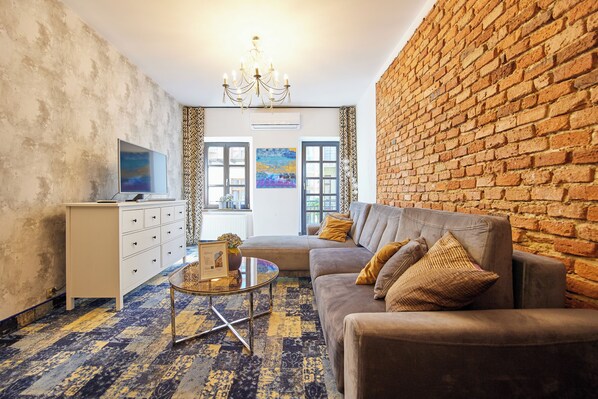 Comfort Studio Suite, City View | Blackout drapes, iron/ironing board, free WiFi, bed sheets - Apartamenty By Bogunia (Bielsko-Biala)