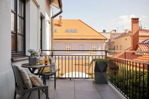 Comfort Studio Suite, City View | Terrace/patio