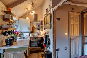 Kühlschrank, Ofen, Wasserkocher, Toaster