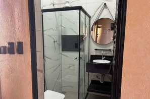 Shower, hair dryer, towels