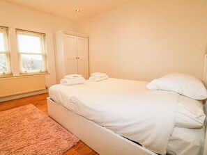 2 bedrooms, individually decorated, individually furnished, free WiFi - 6 Fidlers Close (Hope Valley)