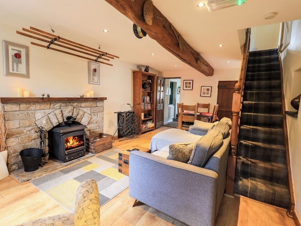 Fireplace, DVD player - Ramshead Cottage (Penrith)