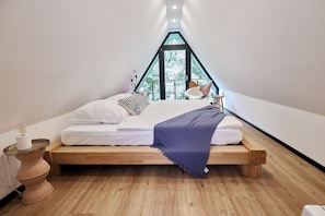 4 bedrooms, in-room safe, iron/ironing board, travel cot