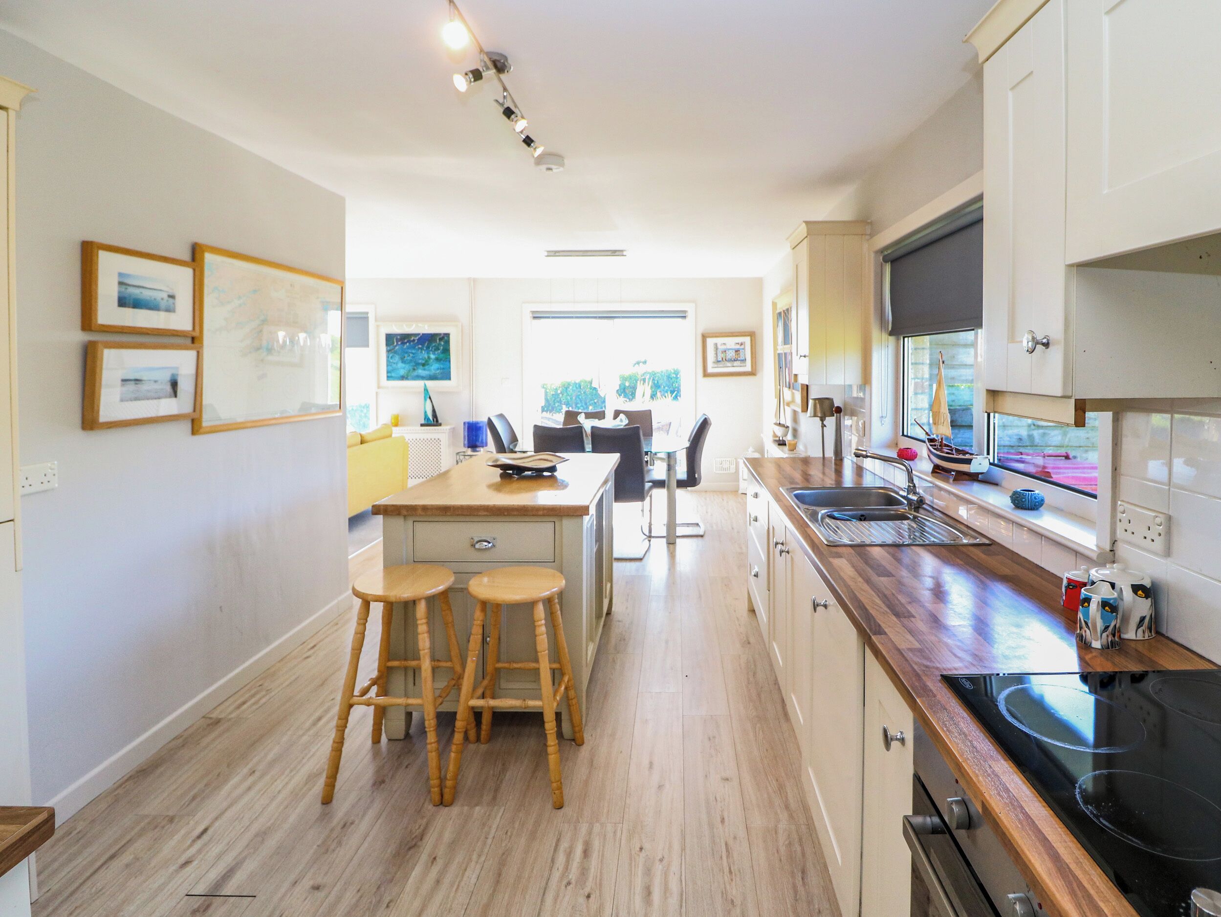 食器洗い機、電気ポット、トースター、調理器具と食器