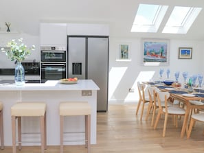 Fridge, dishwasher, cookware/dishes/utensils