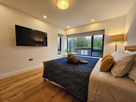 5 bedrooms, individually decorated, individually furnished, free WiFi
