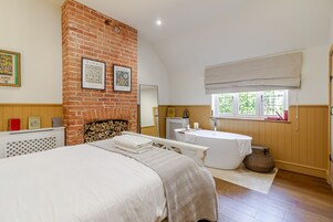 3 habitaciones, decoración personalizada y muebles diferentes 