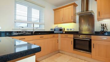 Fridge, dishwasher, electric kettle, toaster