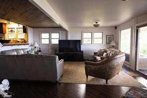 TV, fireplace, offices