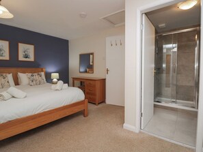 1 bedroom, individually decorated, individually furnished, free WiFi - Lily (Kendal)