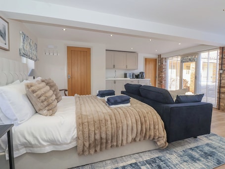 1 bedroom, individually decorated, individually furnished, free WiFi. Providence Court