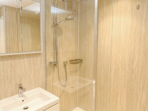 Shower - 5 Tregenna Court (Falmouth)
