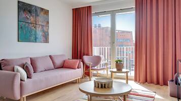 Apartment, 1 Bedroom, Balcony | Living room