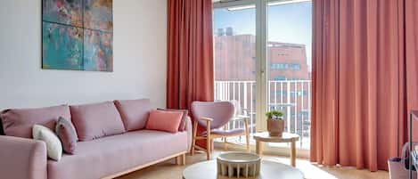 Apartment, 1 Bedroom, Balcony | Living room