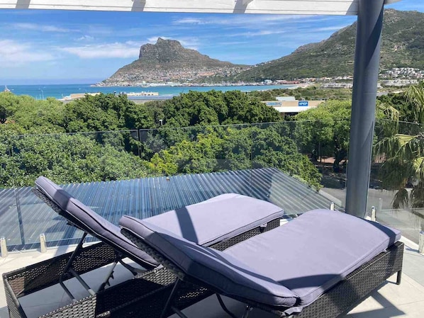 Apartment, 2 Bedrooms, Smoking, Balcony | Balcony - Oceanfront Apartment in Cape Town With Stunning Views (Cape Town)