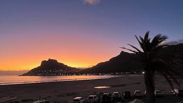 อพาร์ทเมนท์, 2 ห้องนอน, สูบบุหรี่ได้, ระเบียง | ชายหาด