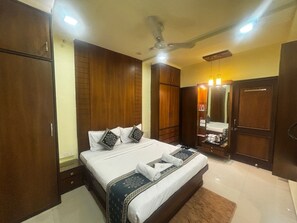 Deluxe Double or Twin Room, Bay View | 1 bedroom, desk, laptop workspace, blackout curtains