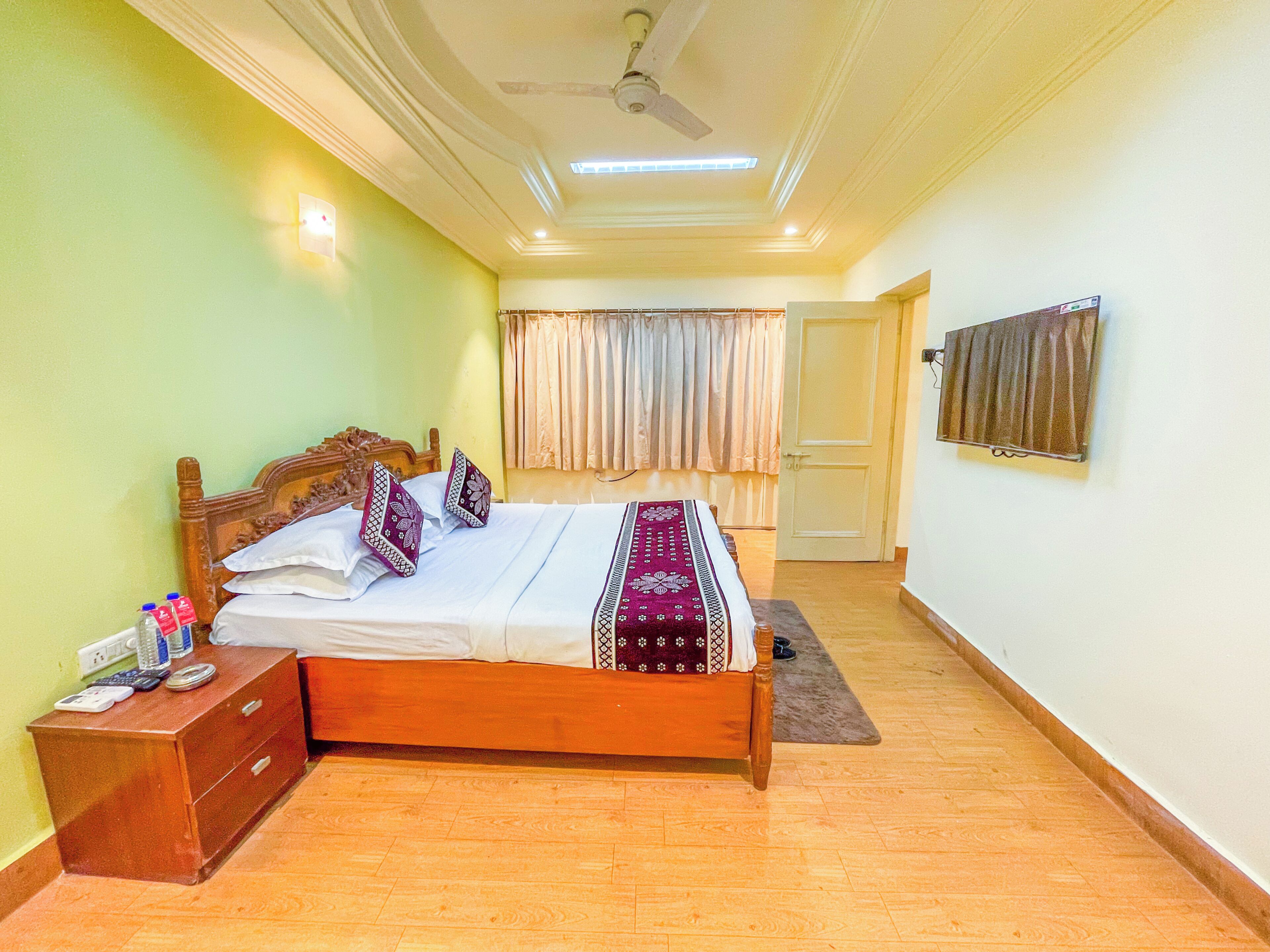 Family Quadruple Room | Desk, laptop workspace, blackout drapes, soundproofing