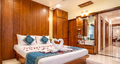 Hotel Thakur Galaxy, Sadar Market