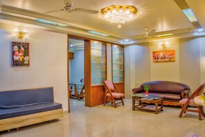 Dining - Hotel Thakur Galaxy, Sadar Market (Nagpur)