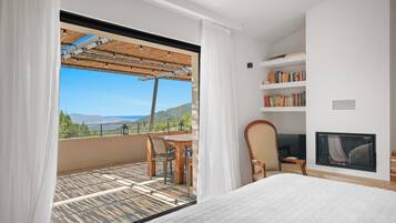 5 chambres, coffres-forts dans les chambres, bureau