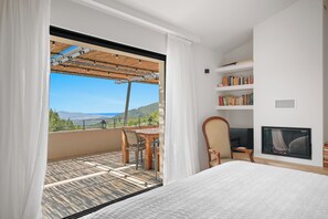 5 bedrooms, in-room safe, desk, iron/ironing board