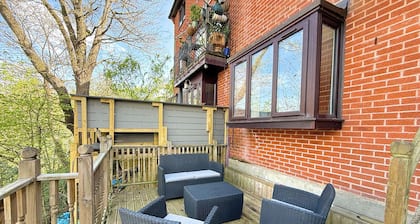 Stunning 4- BR Townhouse for 8