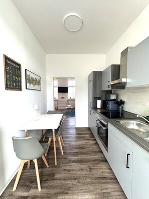 Fridge, microwave, oven, stovetop