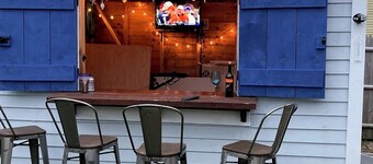 Charming Home with Guest House, Fantastic Location, AC, Outdoor Shower