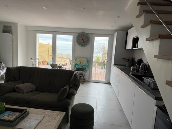 Smart TV, books, music library - Green sailing: a stopover with your feet in the water (Barbâtre)