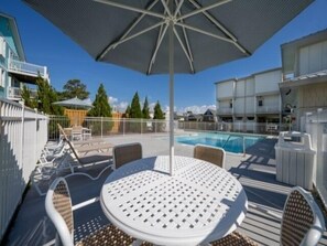 Outdoor dining - A Treasure To Sea 4 Bedroom Villa (Carolina Beach)