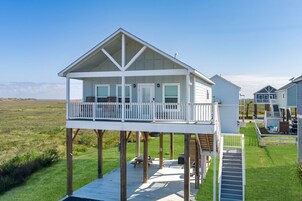 House, 2 Bedrooms | Exterior