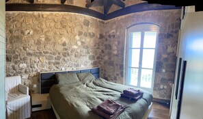 3 chambres, fer et planche à repasser, Wi-Fi, draps fournis