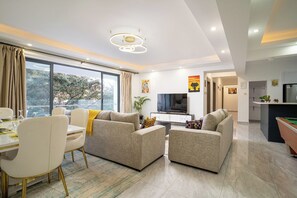 Living area - A1-Spacious Oak Residency Kilimani- Pool, Gym+ Lift (Nairobi)