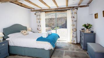 5 bedrooms, individually decorated, individually furnished, free WiFi