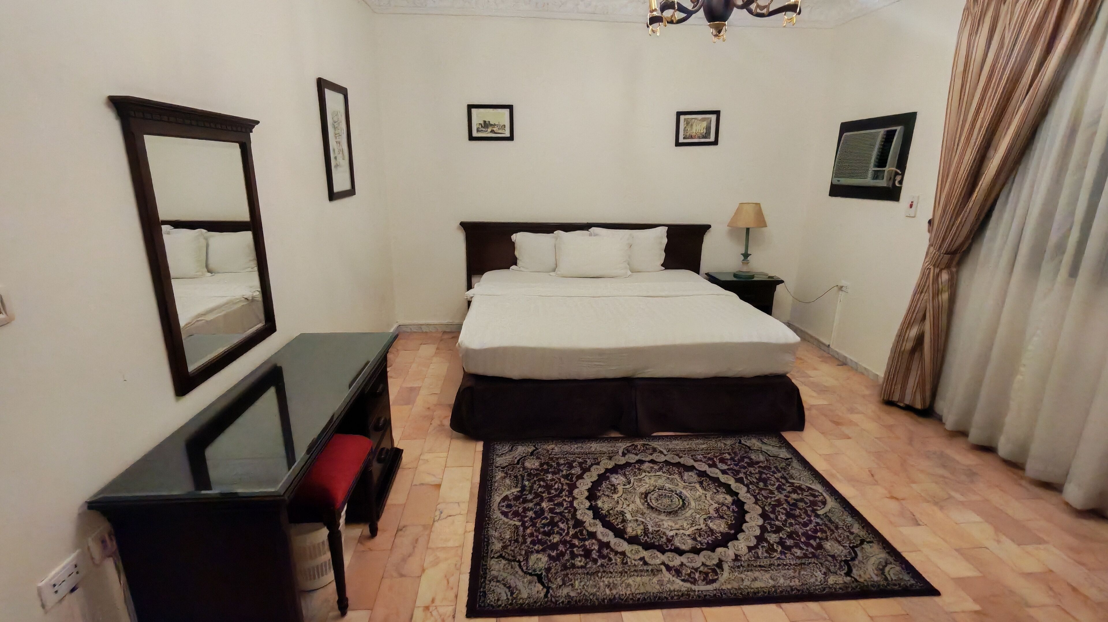 Blackout curtains, free WiFi