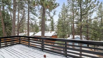 Signature Cabin, 4 Bedrooms, Kitchen, Mountain View | Balcony