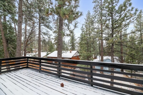 Signature Cabin, 4 Bedrooms, Kitchen, Mountain View | Balcony - Bear Mountain Chalet w views Hot Tub (Big Bear Lake)